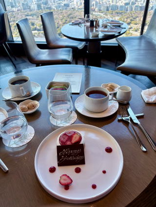 フォーシーズンズホテル 東京大手町 イタリアンレストラン「ピニェート」